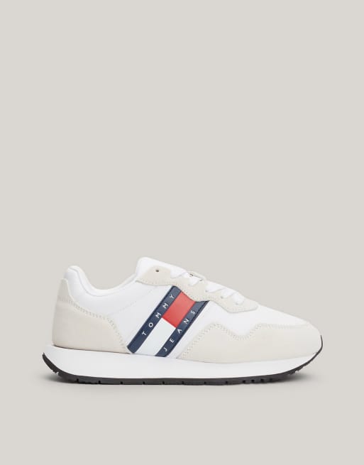 Tommy Jeans – Mittelhohe Sneaker in Weiß und Rot