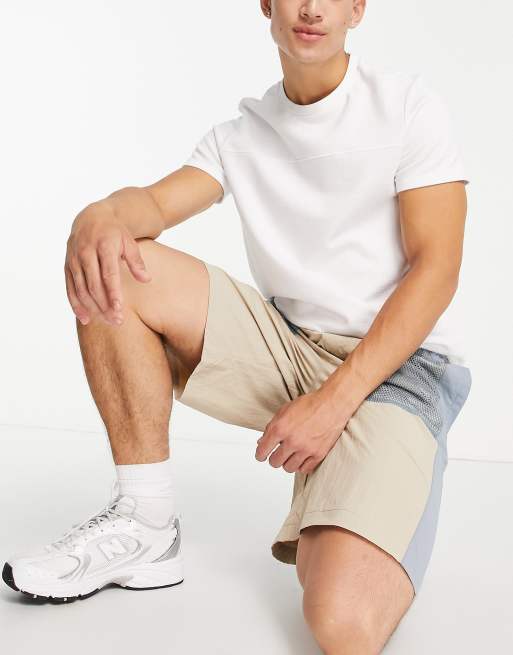 Tommy Jeans – Mix Media – Shorts aus Tech-Stoff in weichem Beige mit Farbblockdesign, 4 von 4