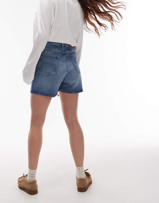 Tommy Jeans mom denim shorts in mid wash, 4 of 5