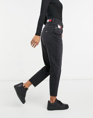 Tommy Jeans - Mom jeans in zwart | ASOS