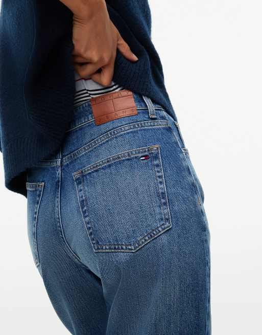 Tommy Jeans Mom-Jeans mit hoher Taille und schmal zulaufendem Bein in Dunkelblau, 4 von 7
