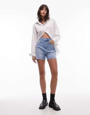 Tommy Jeans - Mom-Shorts aus Denim in heller Waschung-Blau