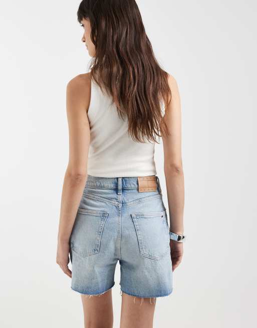 Tommy Jeans – Mom-Shorts aus Denim in verwaschenem Hellblau, 5 von 5