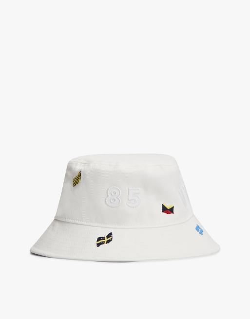 Tommy Jeans Multi flag embroidery bucket hat in white, 2 of 3