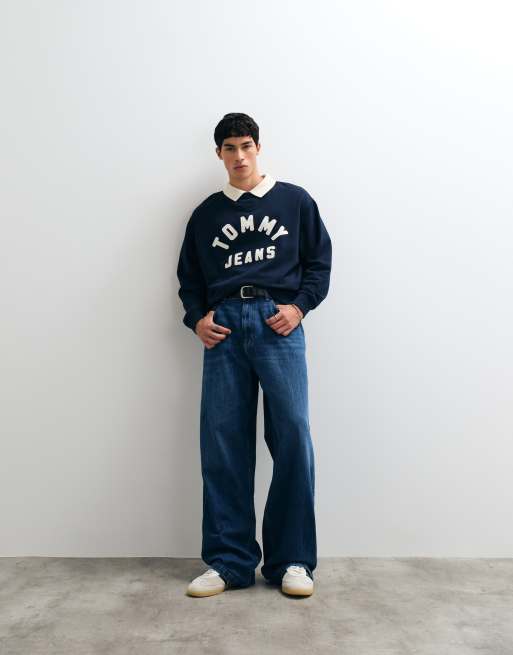 Tommy Jeans new classics logo relaxed fit crew neck sweatshirt in navy, 2 of 5