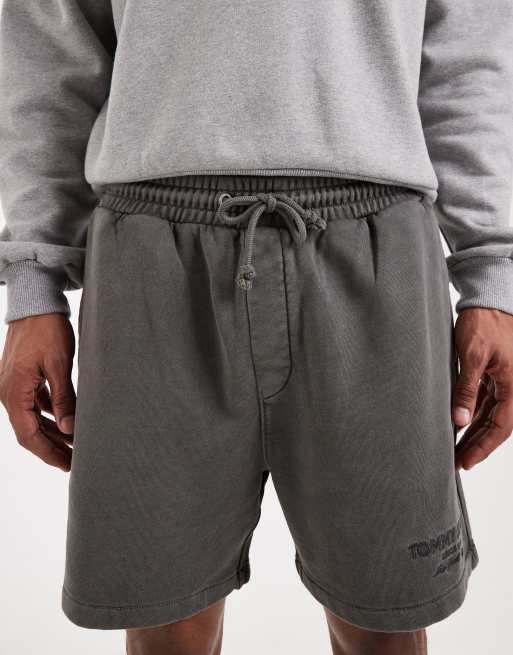 Tommy Jeans new classics shorts in washed black, 4 of 5
