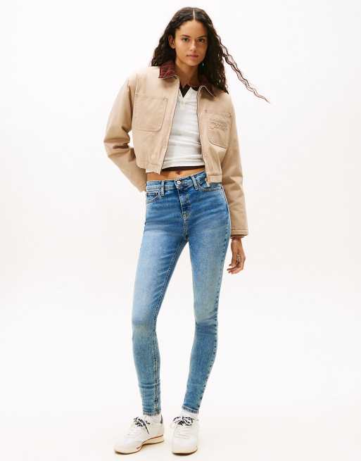 Tommy Jeans – Nora – Jeans in verblasstem Blau mit engem Schnitt und mittelhohem Bund