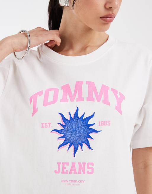 Tommy Jeans novelty logo relaxed fit t-shirt in white, 3 of 4