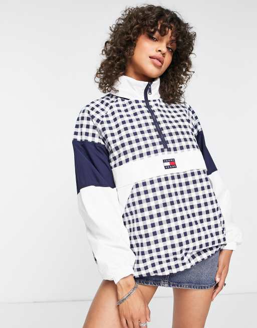 Tommy Jeans – Nylonowa wiatrówka w kratkę vichy z logo z flagą – Część zestawu
