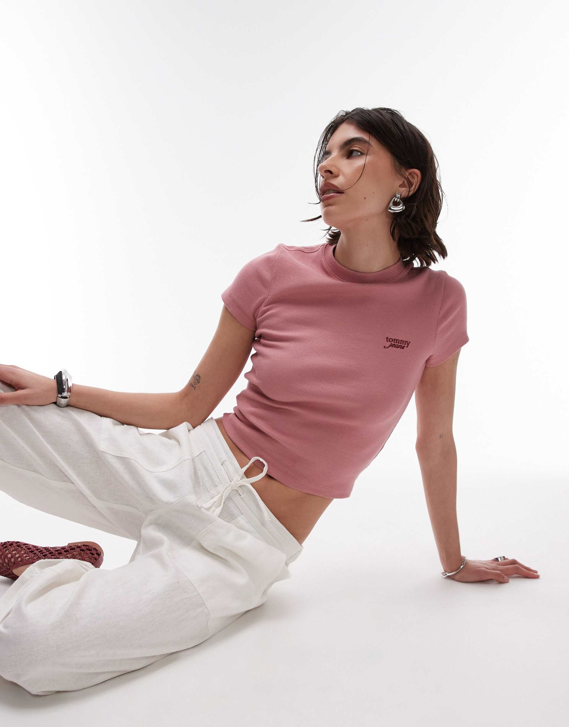 tommy jeans off-center script logo t-shirt in faded pink