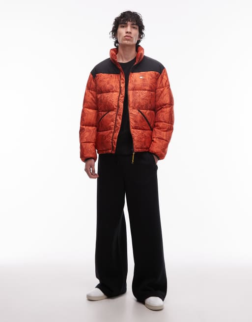 Tommy Jeans – Orange pufferjacka med heltäckande lövmönster, 2 av 5