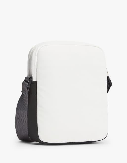 Tommy Jeans Outdoor Mesh-Tasche mit Tasche zum Umhängen in Weiß, 3 von 5