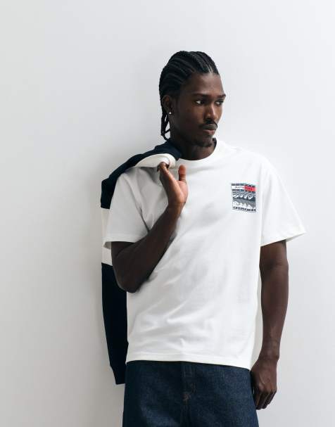 Tommy Jeans Outdoors Capsule T-Shirt in Weiß mit Relaxed Fit - view 1