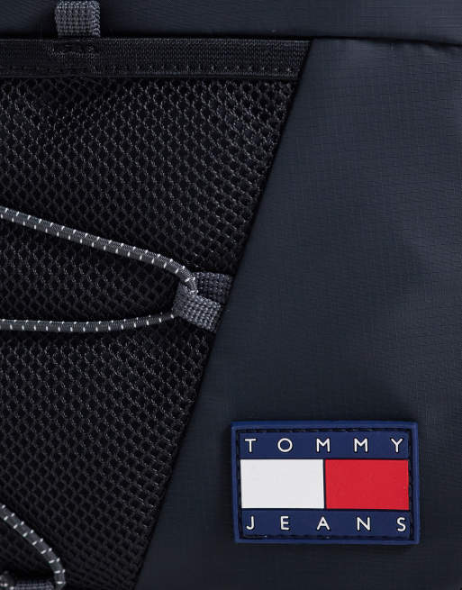 Tommy Jeans outdoors reporter cross body bag in black, 3 of 4