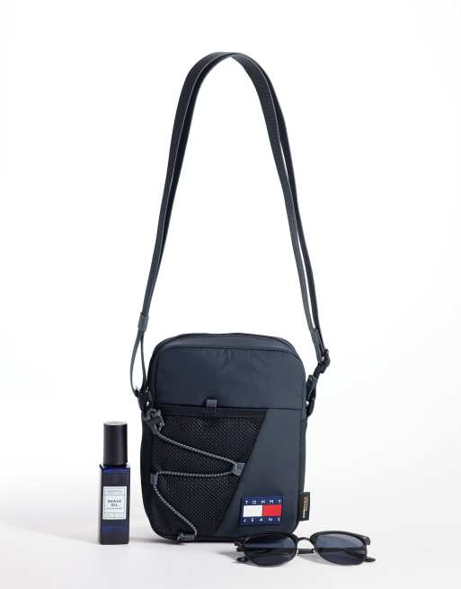 Tommy Jeans outdoors reporter cross body bag in black, 4 of 4