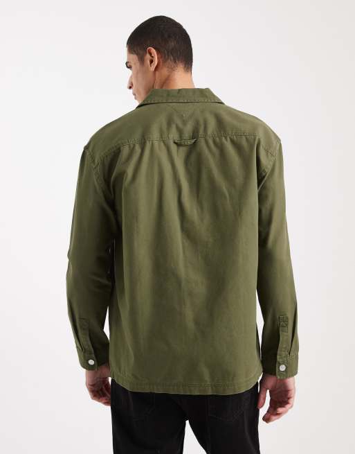 Tommy Jeans - Overshirt met logo op de zak in groen, 3 van 5