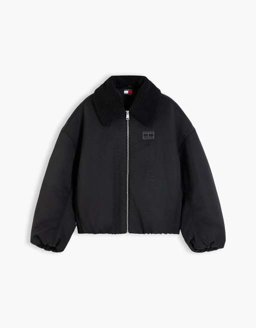 Tommy Jeans Oversize-Bomberjacke mit Kunstpelzkragen in Schwarz, 5 von 6