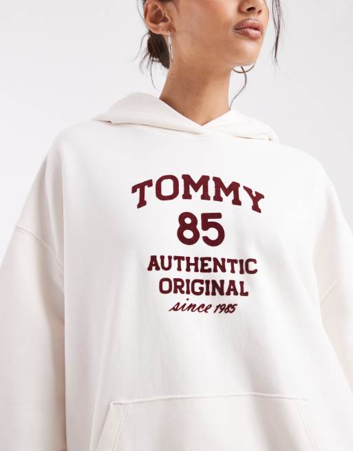 Tommy Jeans – Oversize-Kapuzenpullover in Ecru mit „85“-Grafikprint, 3 von 4