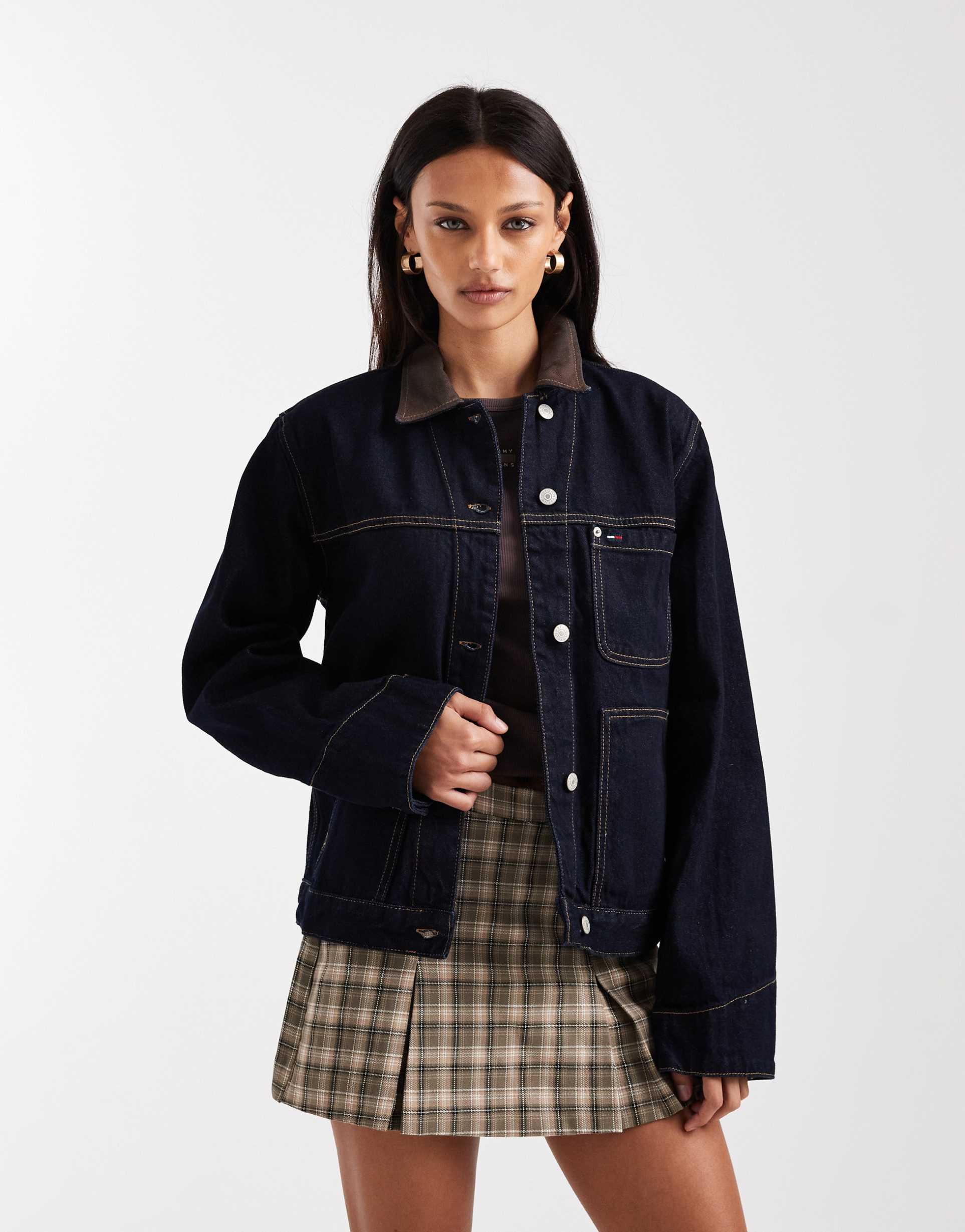 tommy jeans oversized chore jacket with contrast collar in dark wash