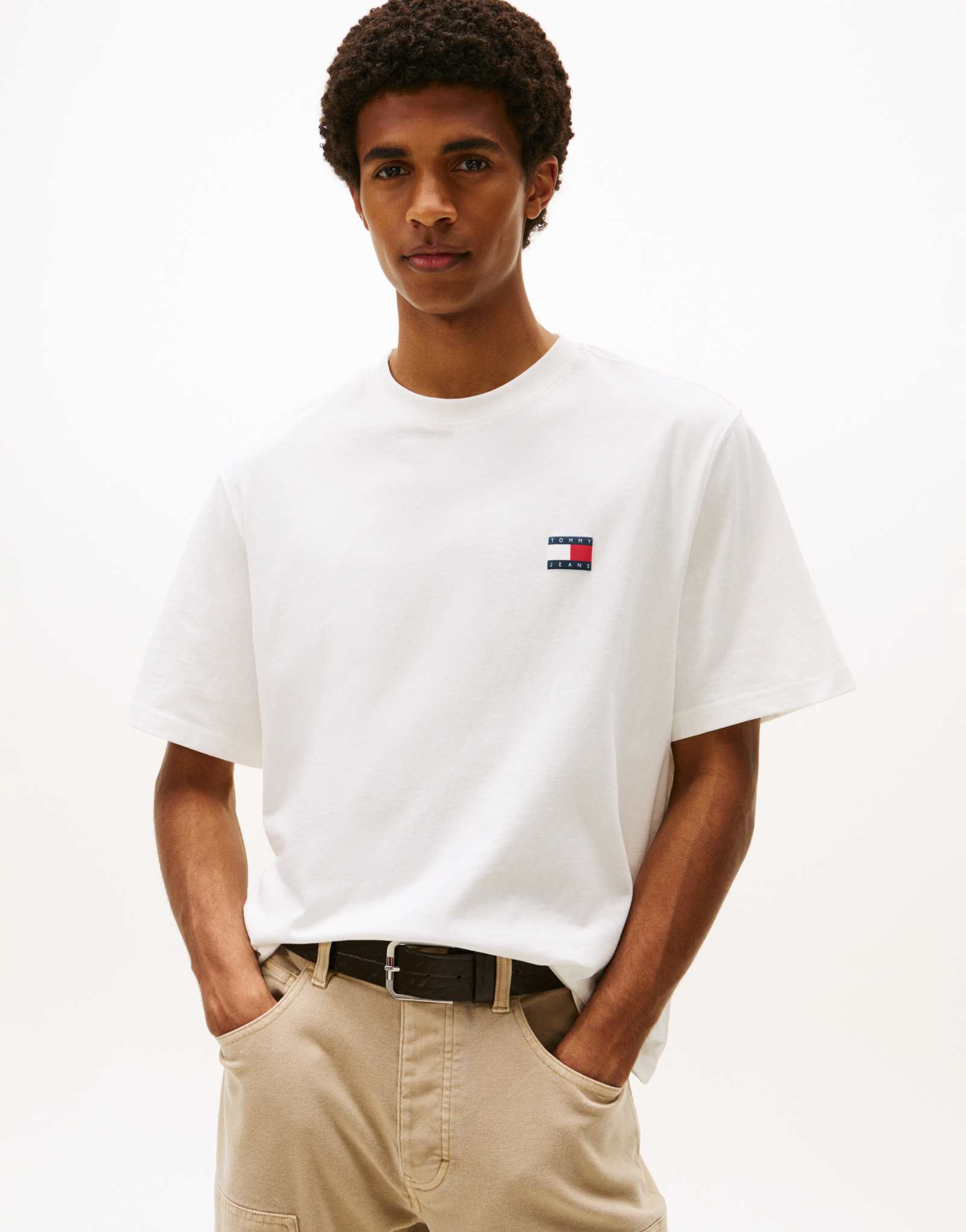 Белая футболка с объемным принтом с логотипом Tommy Jeans на спине