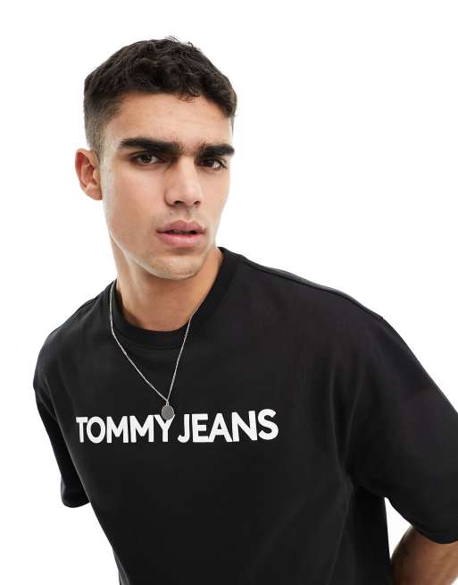 Tommy Jeans - Oversized og sort T-shirt med stort og klassisk logo
