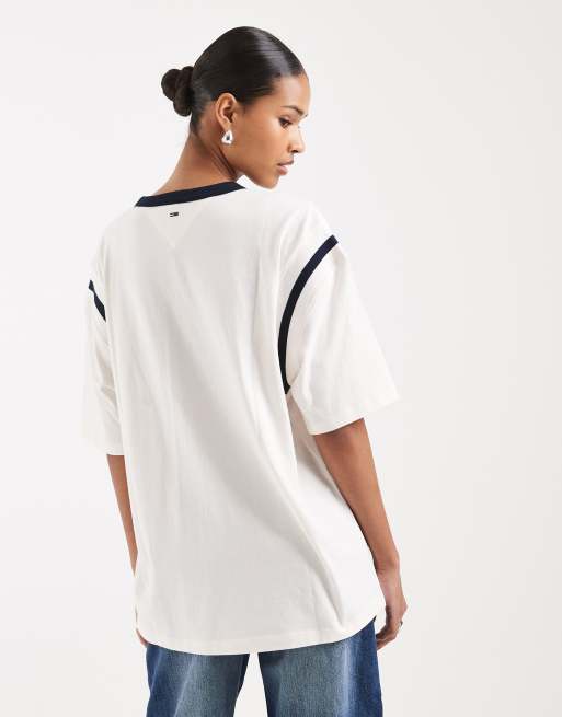Tommy Jeans - Oversized T-shirt met varsity logo in wit, 4 van 4