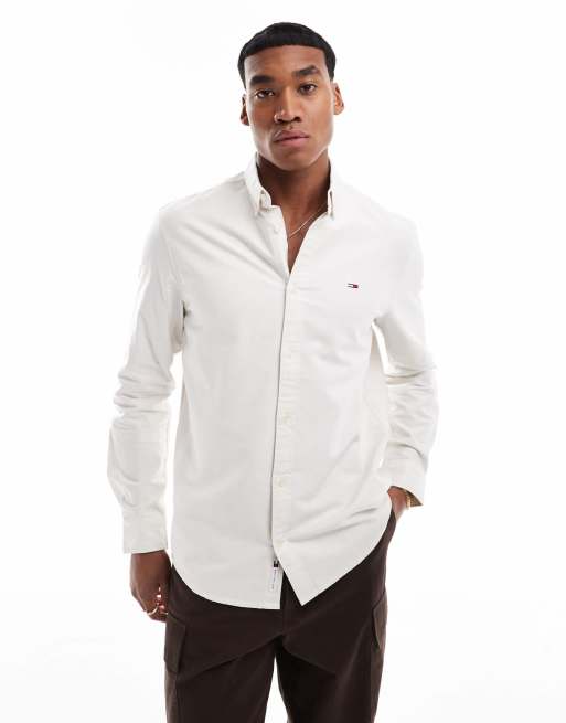 Tommy Jeans – Oxford-Hemd in Beige mit Flaggenaufnäher und normalem Schnitt