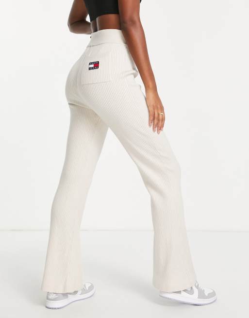 Tommy Jeans - Pantalon large et côtelé avec écusson logo - Taupe