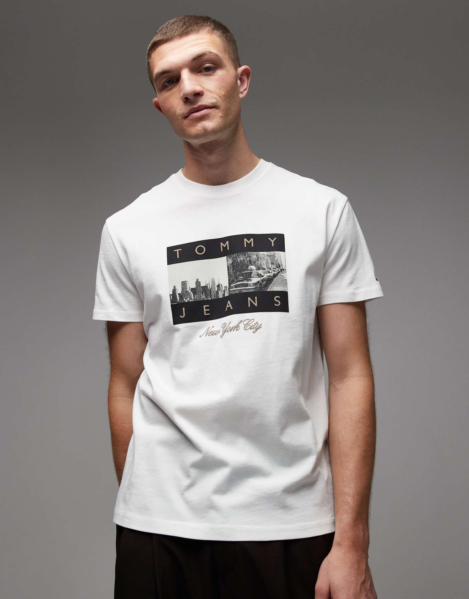 Футболка с изображением флага Tommy Jeans белого цвета