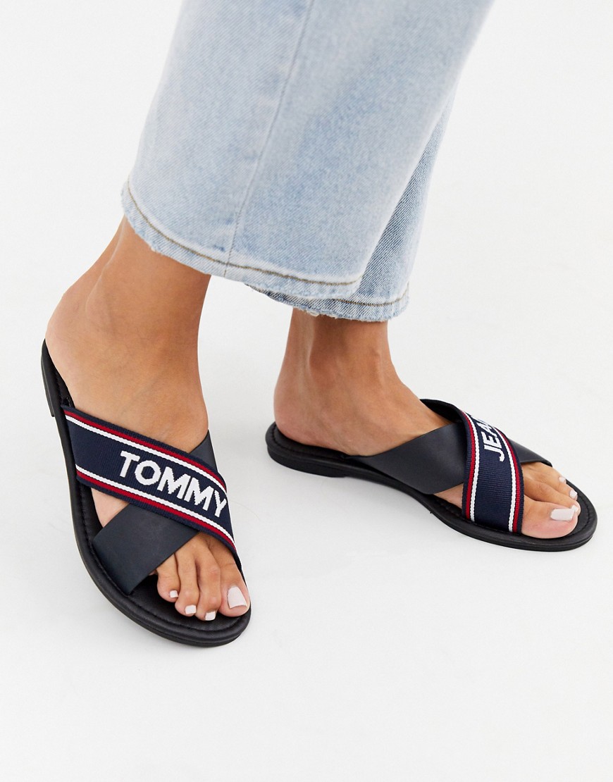 Tommy Jeans – Platta sandaler med korsade band-Marinblå