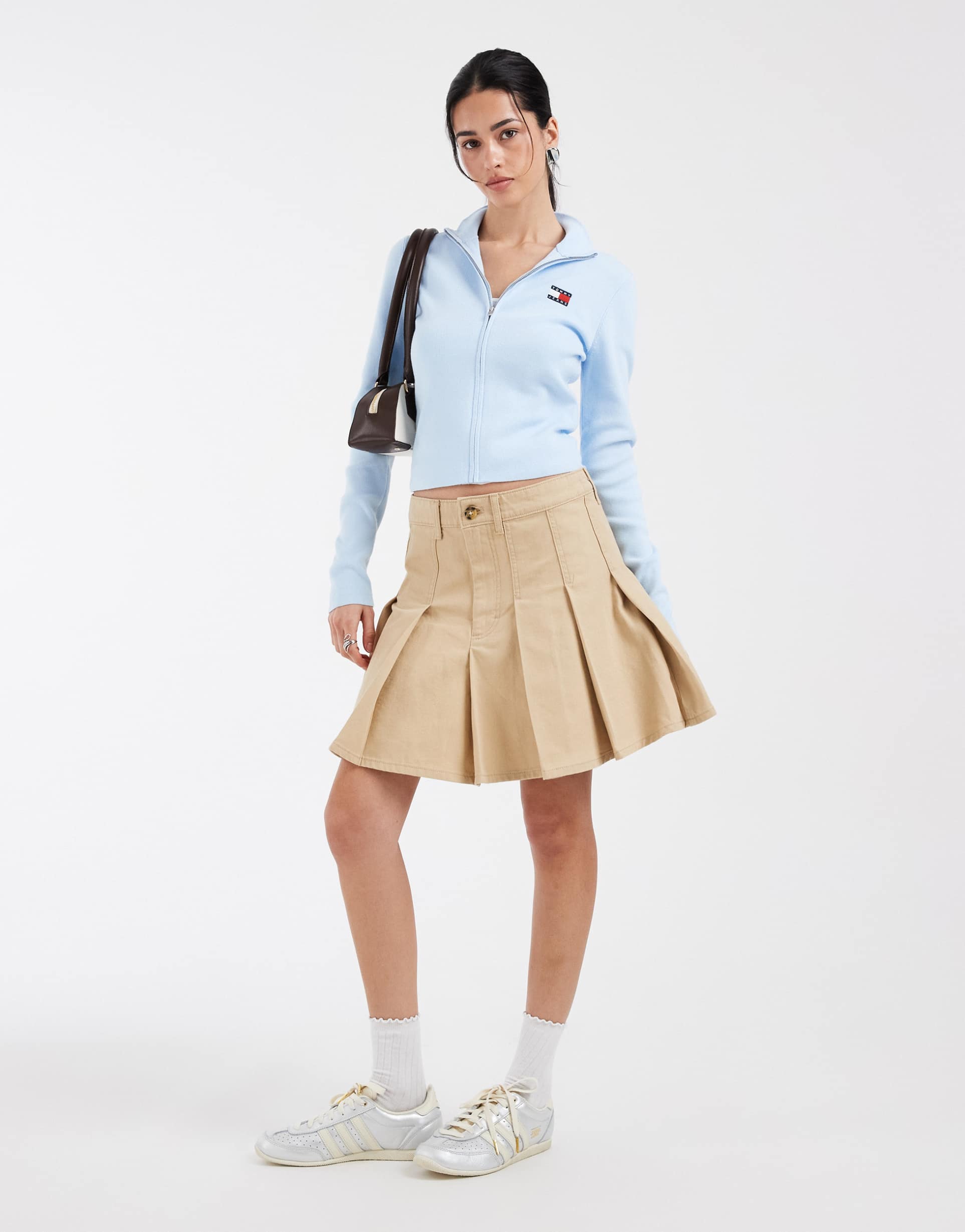 tommy jeans pleated mini skirt in beige