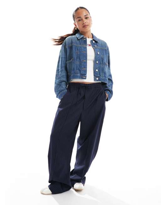 Tommy Jeans pleated trucker denim jacket with embroidered detail in mid blue , 3 of 4