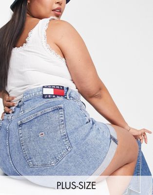 Tommy Jeans Plus denim mom short in mid wash