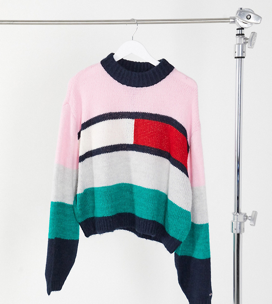 Tommy Jeans Plus - Gebreide sweater met vlaglogo en ruime mouwen in roze