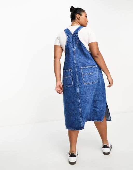 Tommy Jeans Plus – Hängselklänning i midilängd med mellanljus tvätt, 2 av 4