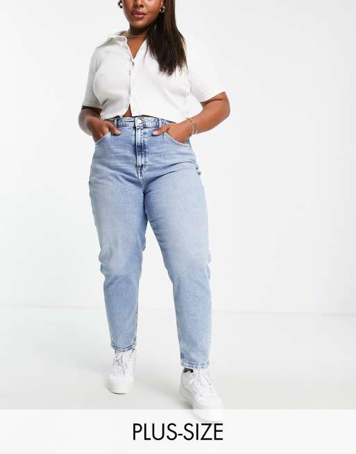 overdrivelse gået i stykker Det er billigt Tommy Jeans Plus - Højtaljede mom-jeans i lyseblå vask | ASOS