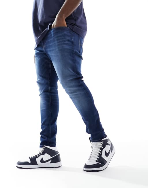 Tommy Jeans Plus – Simon – Eng geschnittene Jeans in Dunkelblau