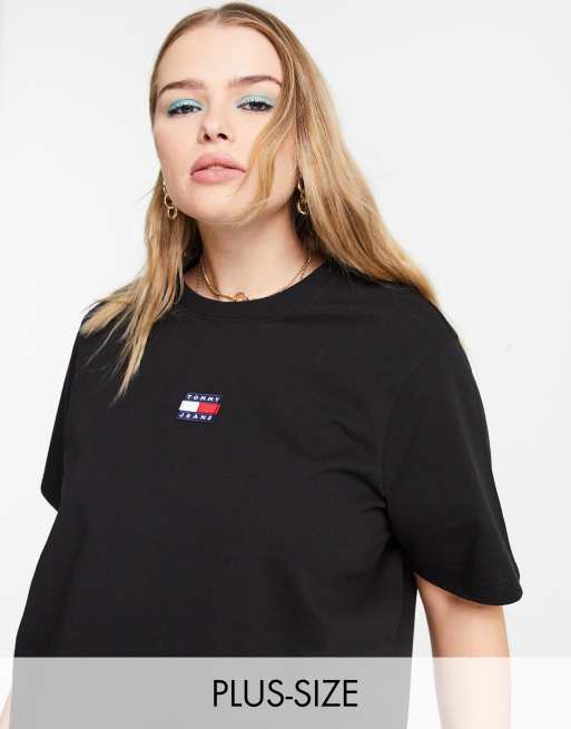 Tommy Jeans Plus - Sort T-shirt med flaglogo