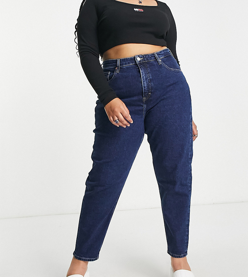 Tommy Jeans Plus tapered mom jeans in indigo-Blue