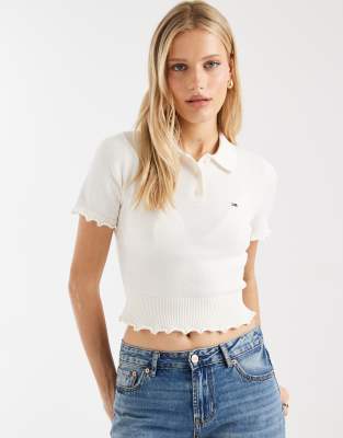 Tommy Jeans - Polohemd aus Strick in Creme mit Kräuselsaum-Weiß