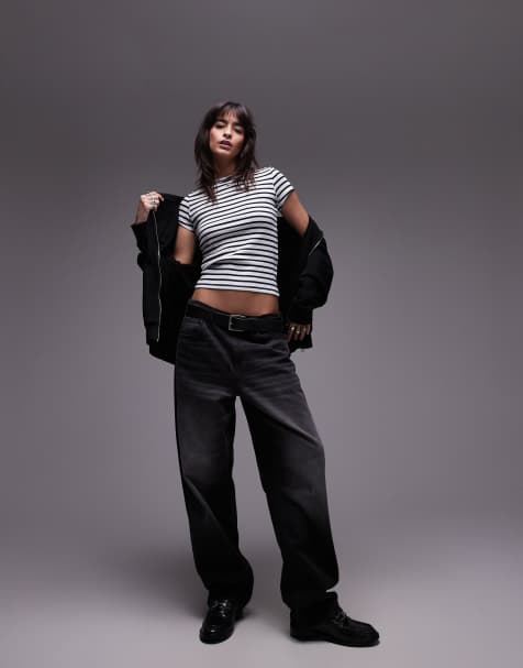 Tommy Jeans – Prążkowany T-shirt w paski z naszywką z logo - view 1