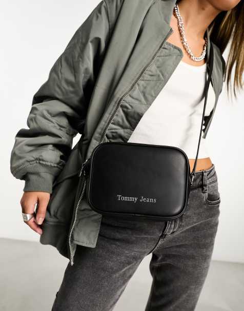 https://images.asos-media.com/products/tommy-jeans-pu-camera-bag-in-black/205108523-1-black/?$n_480w$&wid=476&fit=constrain