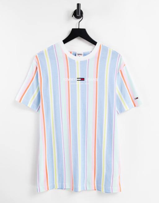Tommy Jeans – Puderblå randig t-shirt med centrerad logga