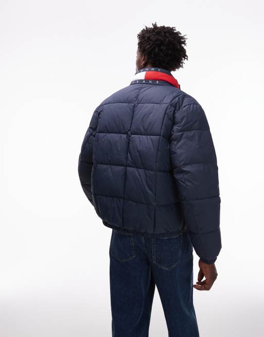 Tommy Jeans – Pufferjacke in Marineblau mit Flaggenlogo am Kragen, 4 von 4