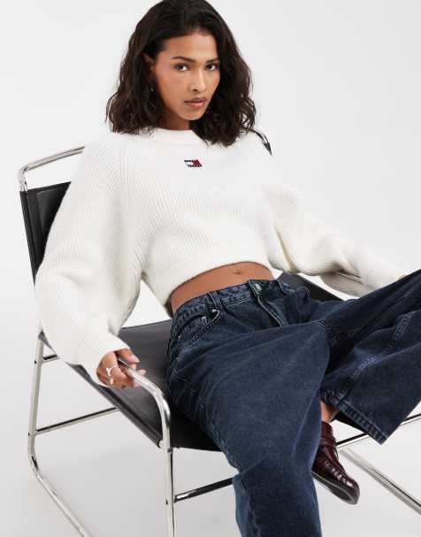 Tommy Jeans - Pull court avec logo écusson - Blanc - view 1