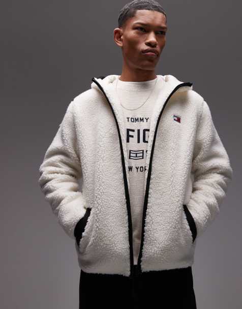 Tommy Jeans – Pullover aus Teddyfleece in Beige und Marineblau mit Flaggenlogo - view 1