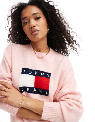 Tommy Jeans - Pullover in Rosa meliert mit Flaggenlogo