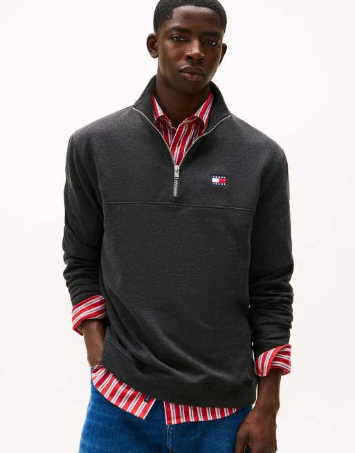 Tommy Jeans – Pullover in Schwarz mit kurzem Reißverschluss und Tommy-Aufnäher