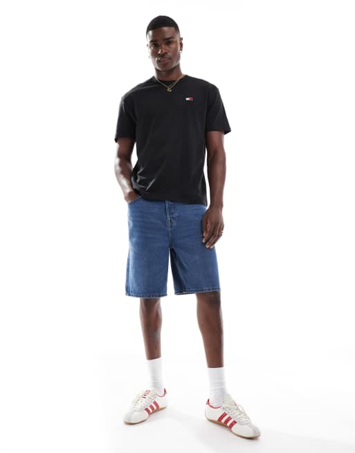 【 JEANS】REGULAR BADGE T-SRHIT Tommy Jeans regular badge logo T-shirt in black | ASOS