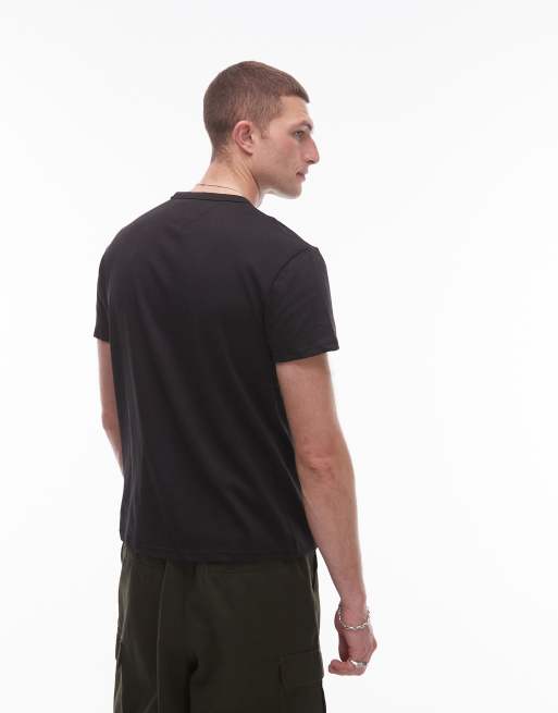 Tommy Jeans regular badge logo t-shirt in black, 3 of 4